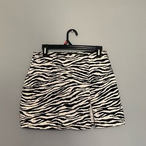 BDG urban outfitters zebra skirt size small